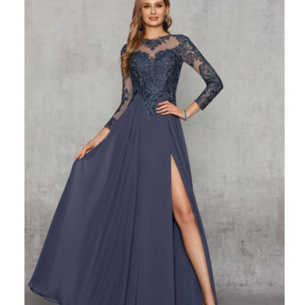 Beautiful evening dress size 4